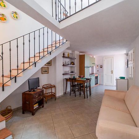 Murphy Holiday Home - Casa Papini La Maddalena  Bagian luar foto