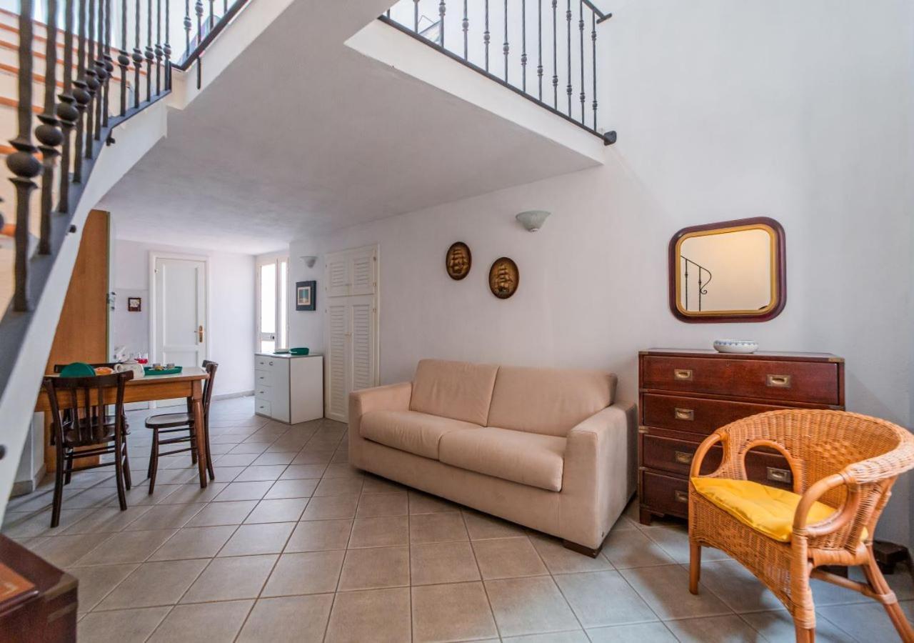 Murphy Holiday Home - Casa Papini La Maddalena  Bagian luar foto