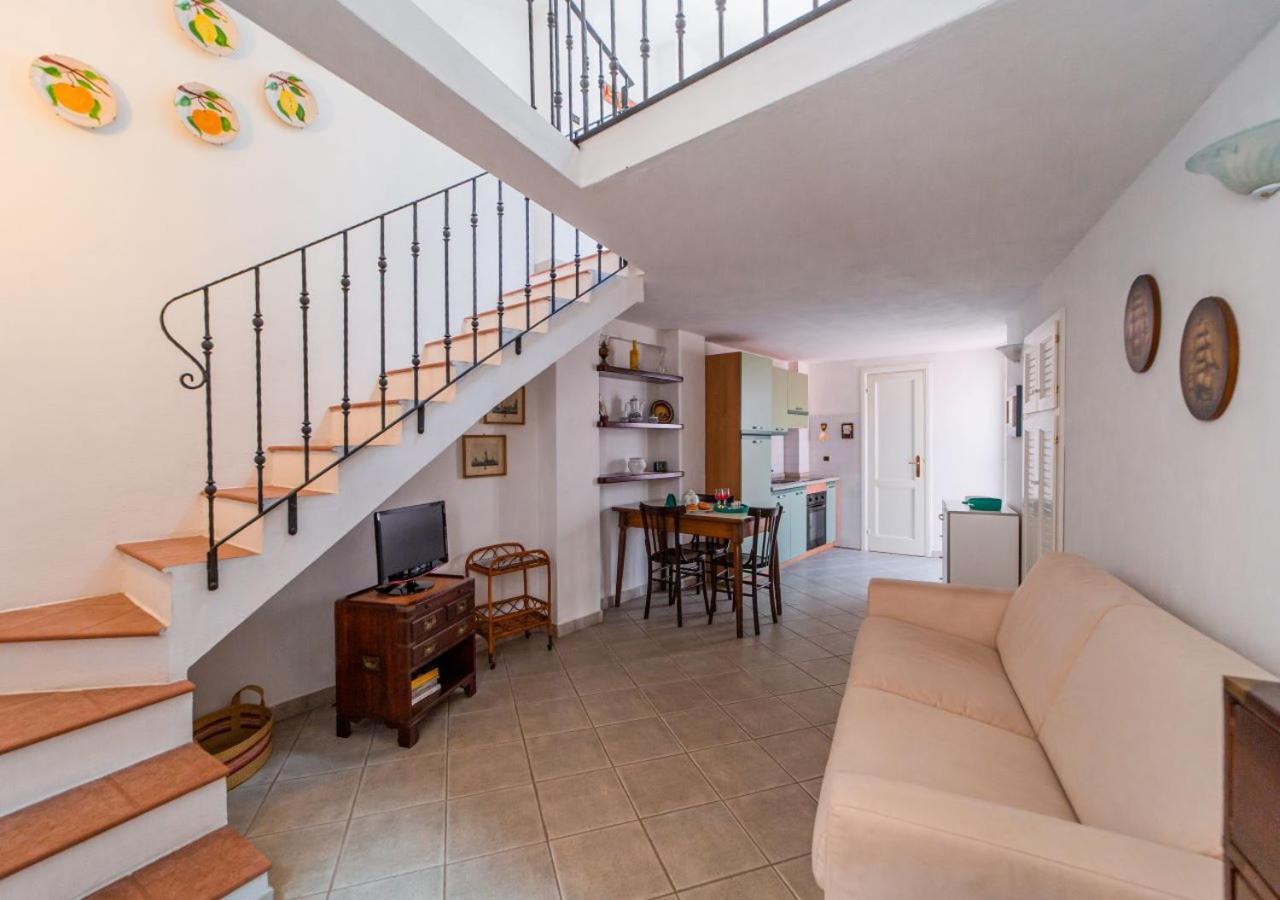 Murphy Holiday Home - Casa Papini La Maddalena  Bagian luar foto